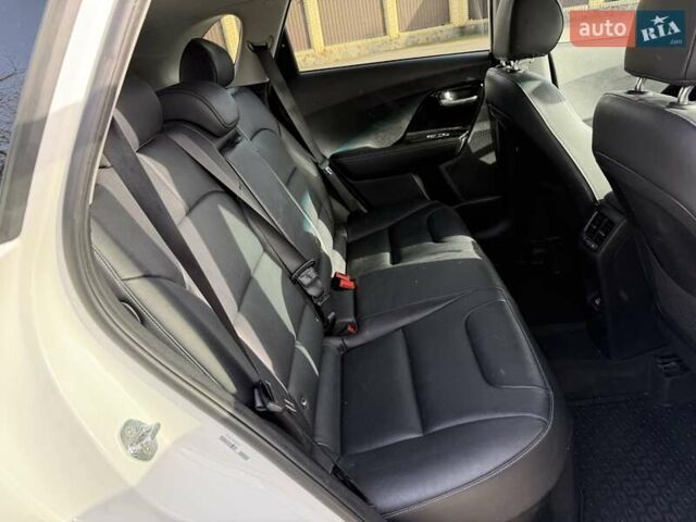 Белый Киа Niro, объемом двигателя 1.58 л и пробегом 200 тыс. км за 18600 $, фото 29 на Automoto.ua