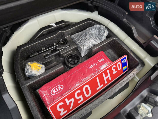 Білий Кіа Niro, об'ємом двигуна 0 л та пробігом 141 тис. км за 19499 $, фото 52 на Automoto.ua