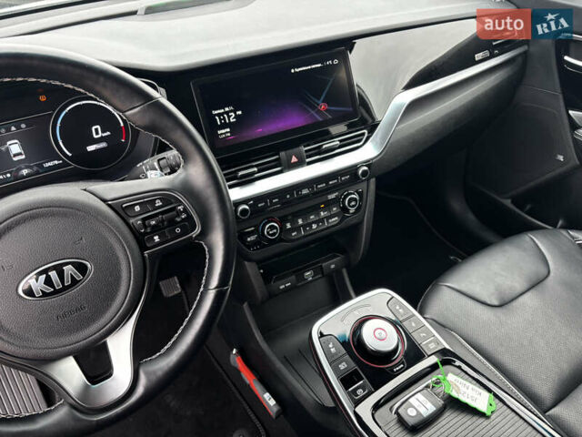 Білий Кіа Niro, об'ємом двигуна 0 л та пробігом 124 тис. км за 20400 $, фото 27 на Automoto.ua