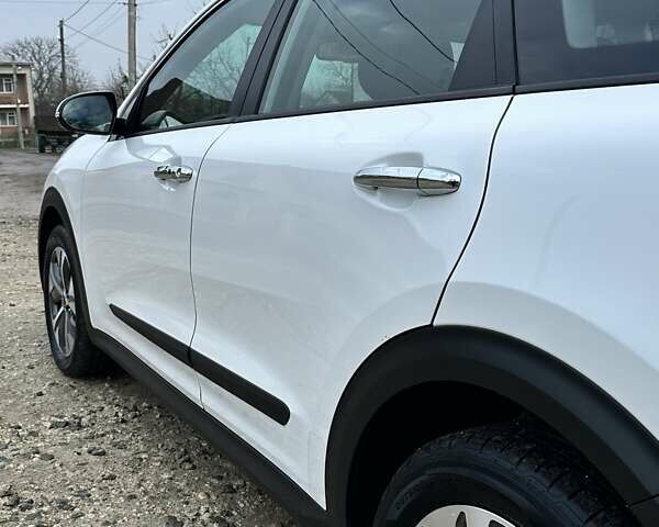 Білий Кіа Niro, об'ємом двигуна 0 л та пробігом 147 тис. км за 18800 $, фото 29 на Automoto.ua
