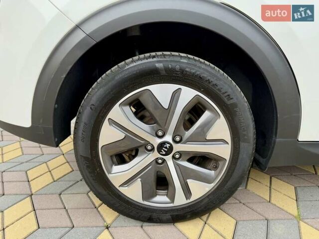 Белый Киа Niro, объемом двигателя 0 л и пробегом 65 тыс. км за 19300 $, фото 35 на Automoto.ua
