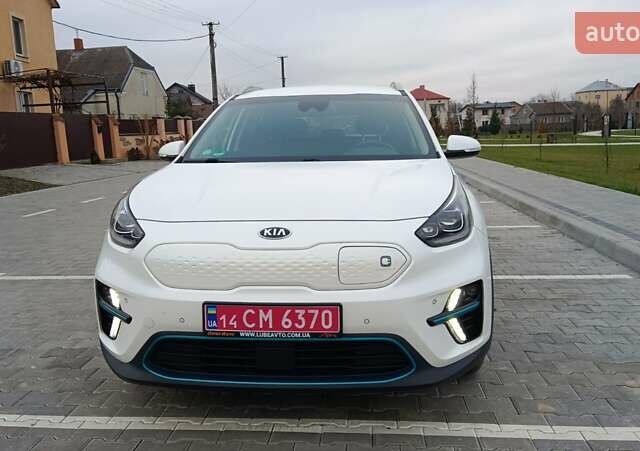 Білий Кіа Niro, об'ємом двигуна 0 л та пробігом 127 тис. км за 19999 $, фото 12 на Automoto.ua