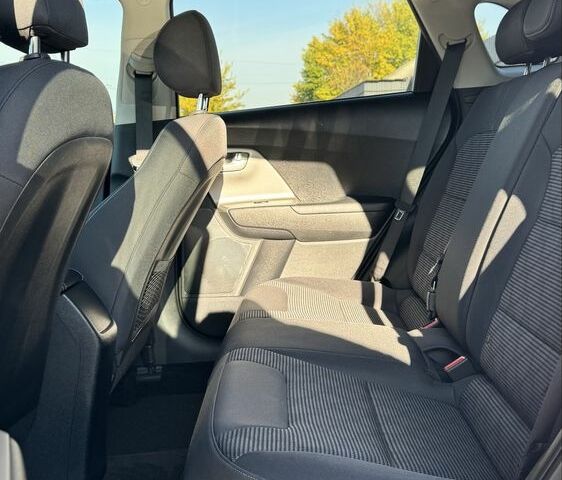Білий Кіа Niro, об'ємом двигуна 1.6 л та пробігом 37 тис. км за 19700 $, фото 14 на Automoto.ua