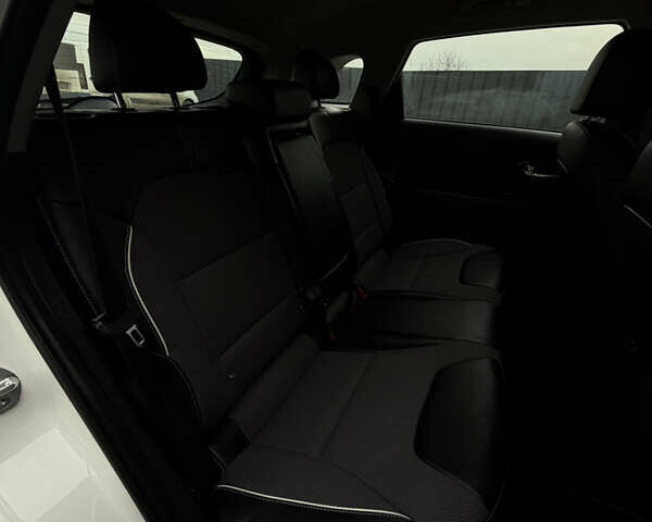 Белый Киа Niro, объемом двигателя 0 л и пробегом 172 тыс. км за 17500 $, фото 59 на Automoto.ua