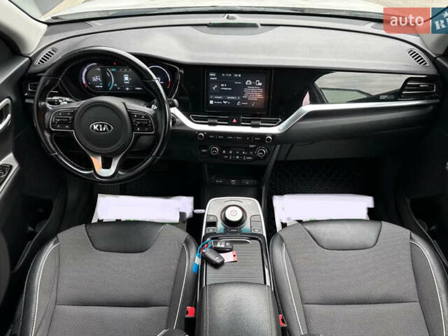 Белый Киа Niro, объемом двигателя 0 л и пробегом 150 тыс. км за 17900 $, фото 1 на Automoto.ua