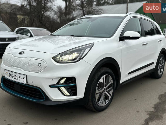 Белый Киа Niro, объемом двигателя 0 л и пробегом 117 тыс. км за 20950 $, фото 1 на Automoto.ua