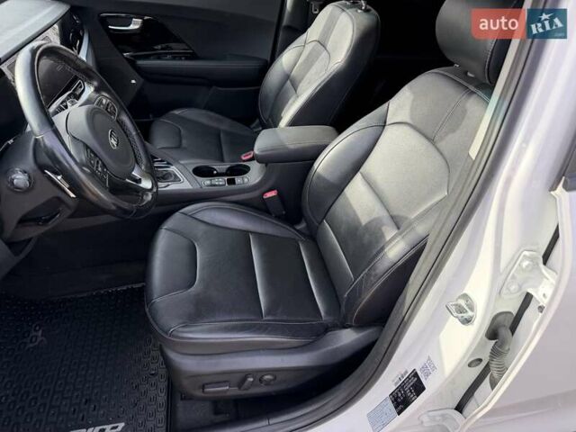 Белый Киа Niro, объемом двигателя 1.58 л и пробегом 200 тыс. км за 18600 $, фото 15 на Automoto.ua