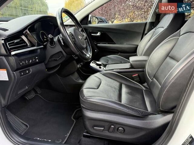 Білий Кіа Niro, об'ємом двигуна 0 л та пробігом 168 тис. км за 18455 $, фото 6 на Automoto.ua