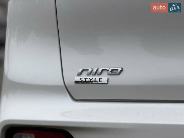 Білий Кіа Niro, об'ємом двигуна 0 л та пробігом 141 тис. км за 19499 $, фото 19 на Automoto.ua