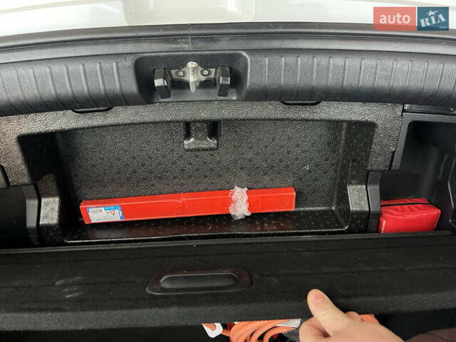 Белый Киа Niro, объемом двигателя 0 л и пробегом 116 тыс. км за 21000 $, фото 18 на Automoto.ua