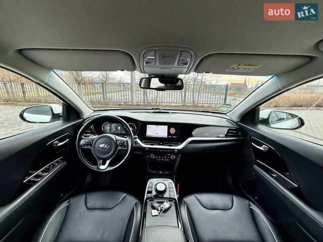 Білий Кіа Niro, об'ємом двигуна 0 л та пробігом 89 тис. км за 18950 $, фото 102 на Automoto.ua