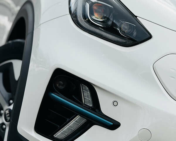 Білий Кіа Niro, об'ємом двигуна 0 л та пробігом 117 тис. км за 19750 $, фото 4 на Automoto.ua
