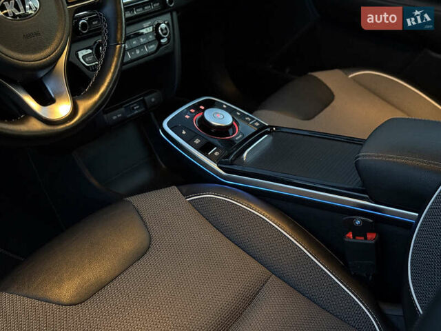 Белый Киа Niro, объемом двигателя 0 л и пробегом 152 тыс. км за 18200 $, фото 37 на Automoto.ua