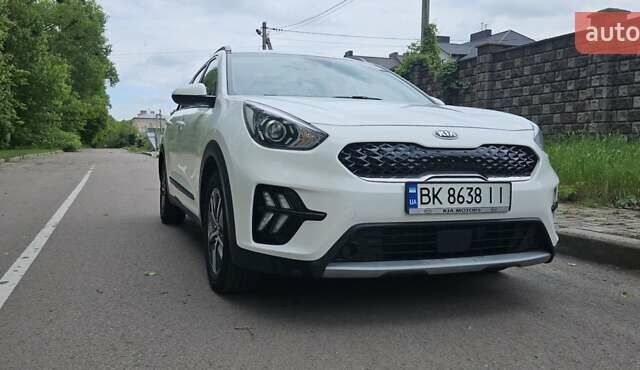 Белый Киа Niro, объемом двигателя 1.6 л и пробегом 75 тыс. км за 18500 $, фото 10 на Automoto.ua