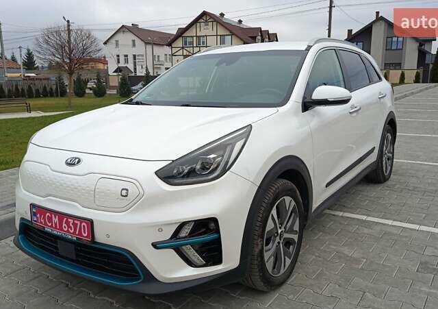 Білий Кіа Niro, об'ємом двигуна 0 л та пробігом 127 тис. км за 19999 $, фото 8 на Automoto.ua