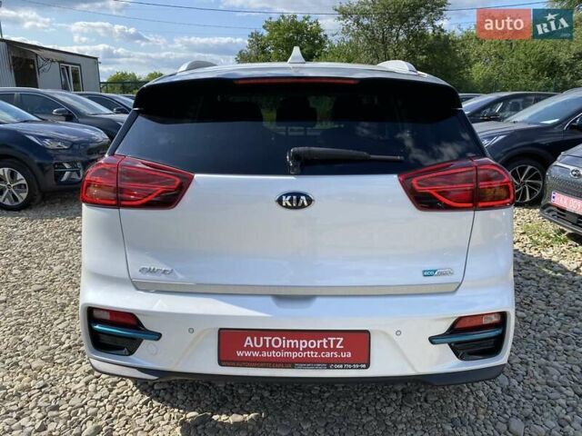 Білий Кіа Niro, об'ємом двигуна 0 л та пробігом 112 тис. км за 22900 $, фото 15 на Automoto.ua