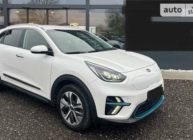 Білий Кіа Niro, об'ємом двигуна 0 л та пробігом 60 тис. км за 26300 $, фото 1 на Automoto.ua