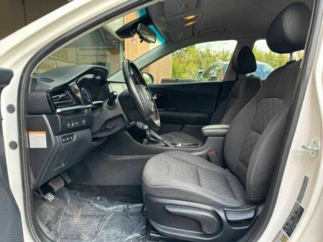 Белый Киа Niro, объемом двигателя 1.6 л и пробегом 65 тыс. км за 7100 $, фото 8 на Automoto.ua