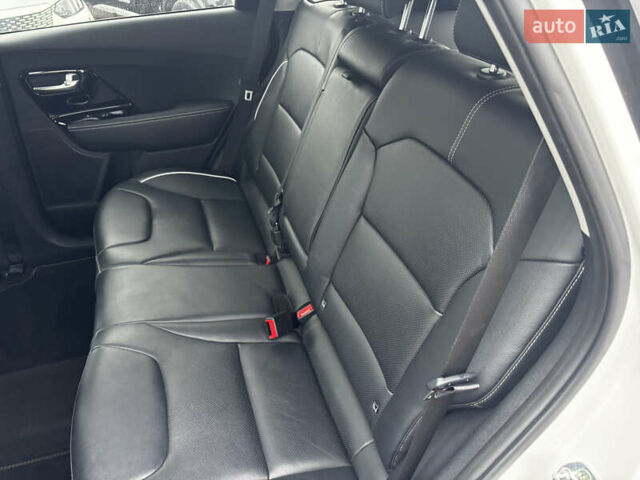 Білий Кіа Niro, об'ємом двигуна 0 л та пробігом 124 тис. км за 20400 $, фото 40 на Automoto.ua