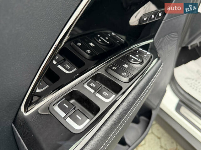 Білий Кіа Niro, об'ємом двигуна 0 л та пробігом 141 тис. км за 19499 $, фото 27 на Automoto.ua