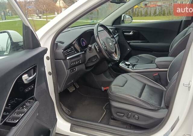 Білий Кіа Niro, об'ємом двигуна 0 л та пробігом 127 тис. км за 19999 $, фото 22 на Automoto.ua