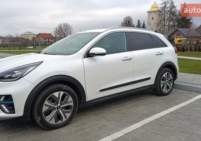 Білий Кіа Niro, об'ємом двигуна 0 л та пробігом 127 тис. км за 19999 $, фото 47 на Automoto.ua