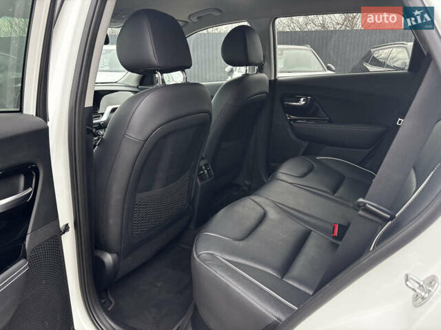 Білий Кіа Niro, об'ємом двигуна 0 л та пробігом 124 тис. км за 20400 $, фото 38 на Automoto.ua