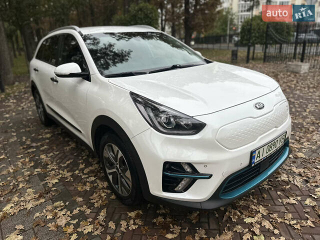 Киа Niro 2020 в Ирпене на Automoto.ua Белый Киа Niro, объемом двигателя 0 л и пробегом 79 тыс. км за 21000 $, фото 2 на Automoto.ua