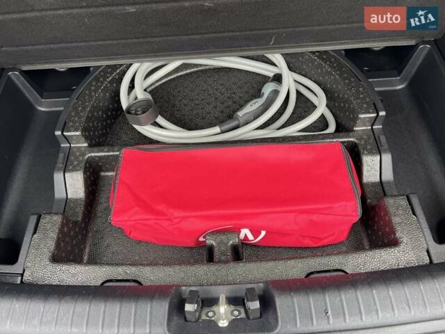 Белый Киа Niro, объемом двигателя 0 л и пробегом 146 тыс. км за 19799 $, фото 27 на Automoto.ua