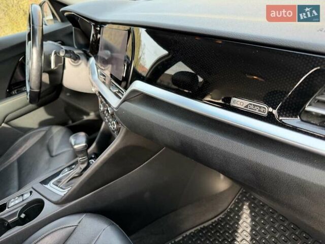 Белый Киа Niro, объемом двигателя 1.58 л и пробегом 200 тыс. км за 18600 $, фото 24 на Automoto.ua