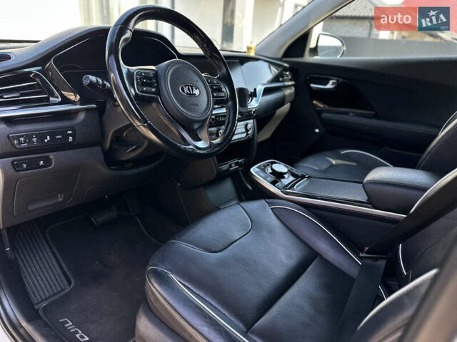 Белый Киа Niro, объемом двигателя 0 л и пробегом 103 тыс. км за 21000 $, фото 26 на Automoto.ua