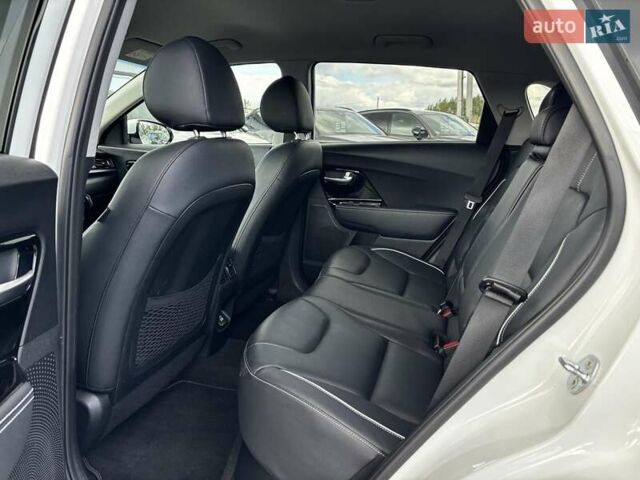 Киа Niro 2020 в Львове на Automoto.ua Белый Киа Niro, объемом двигателя 0 л и пробегом 95 тыс. км за 20450 $, фото 25 на Automoto.ua