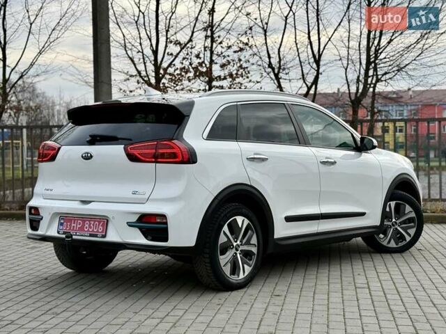 Білий Кіа Niro, об'ємом двигуна 0 л та пробігом 89 тис. км за 18950 $, фото 19 на Automoto.ua