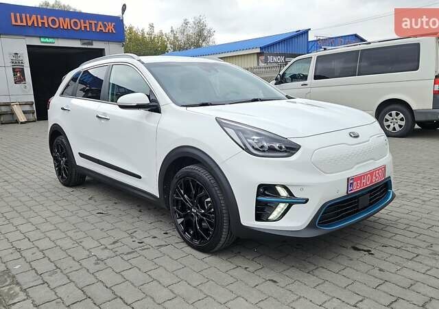 Киа Niro 2020 в Радомышле на Automoto.ua Белый Киа Niro, объемом двигателя 0 л и пробегом 73 тыс. км за 22300 $, фото 8 на Automoto.ua