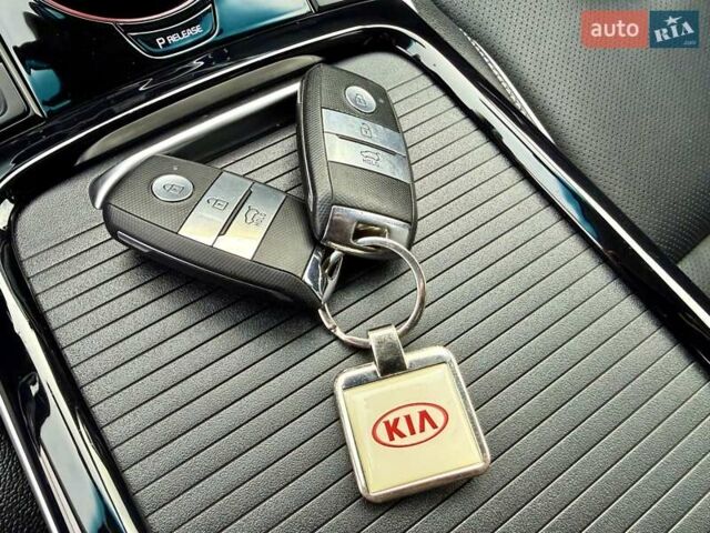 Білий Кіа Niro, об'ємом двигуна 0 л та пробігом 89 тис. км за 18950 $, фото 65 на Automoto.ua