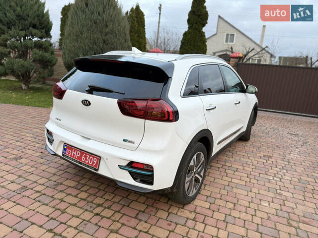 Білий Кіа Niro, об'ємом двигуна 0 л та пробігом 112 тис. км за 18300 $, фото 7 на Automoto.ua