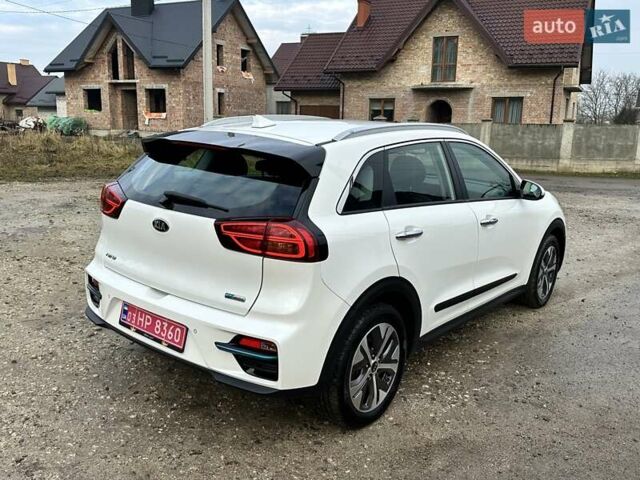 Білий Кіа Niro, об'ємом двигуна 0 л та пробігом 147 тис. км за 18800 $, фото 4 на Automoto.ua