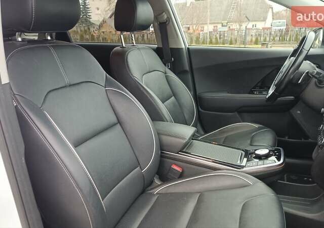 Білий Кіа Niro, об'ємом двигуна 0 л та пробігом 127 тис. км за 19999 $, фото 37 на Automoto.ua