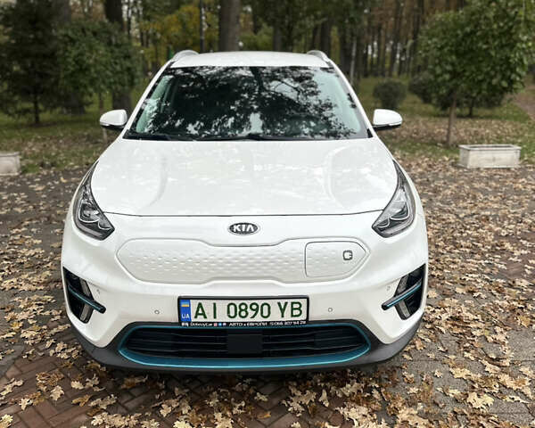 Киа Niro 2020 в Ирпене на Automoto.ua Белый Киа Niro, объемом двигателя 0 л и пробегом 79 тыс. км за 21000 $, фото 1 на Automoto.ua