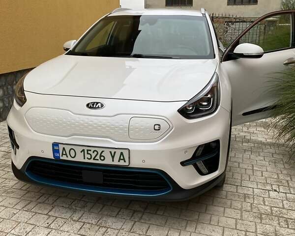 Киа Niro 2020 в Виноградове на Automoto.ua Белый Киа Niro, объемом двигателя 0 л и пробегом 100 тыс. км за 20200 $, фото 1 на Automoto.ua