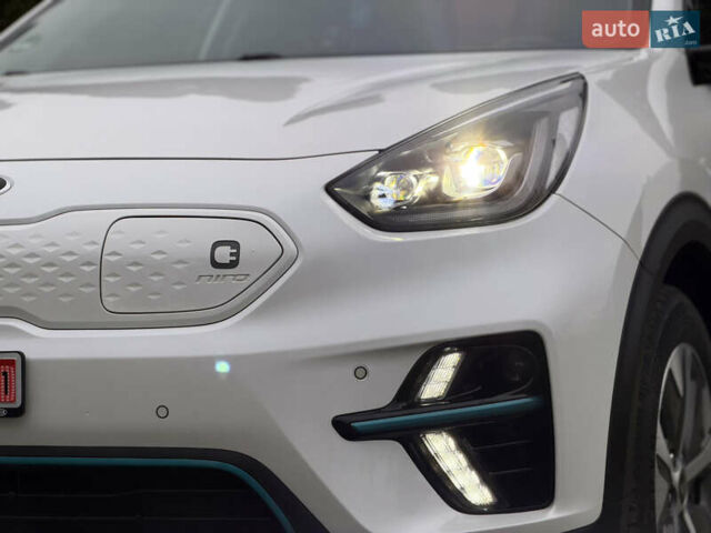 Білий Кіа Niro, об'ємом двигуна 0 л та пробігом 141 тис. км за 19499 $, фото 24 на Automoto.ua
