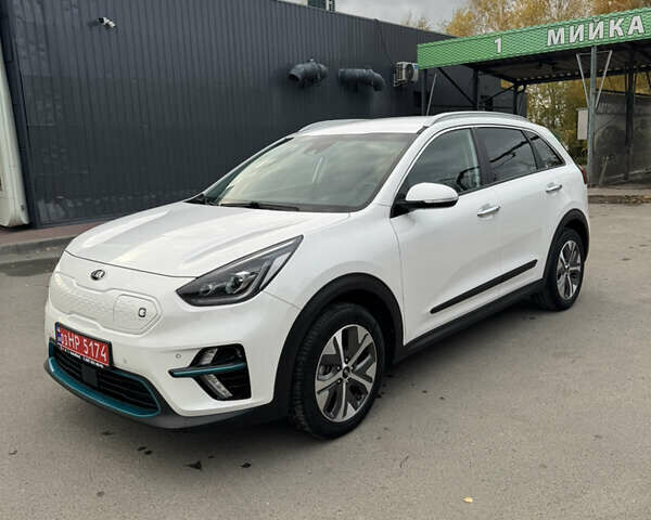 Белый Киа Niro, объемом двигателя 0 л и пробегом 101 тыс. км за 21200 $, фото 1 на Automoto.ua