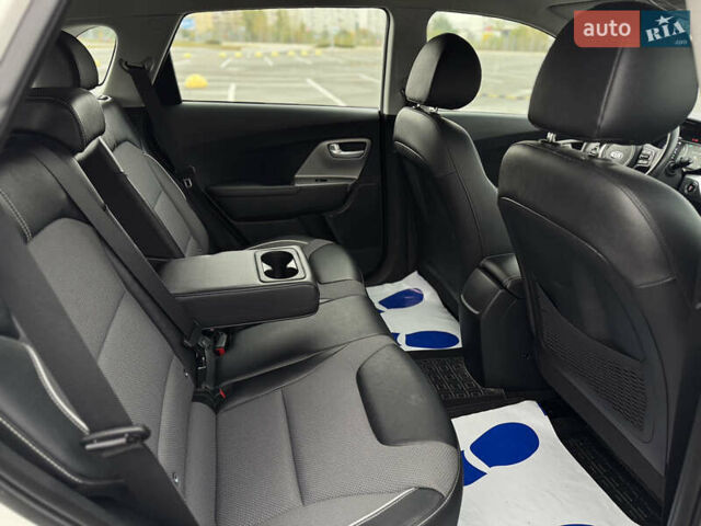 Киа Niro 2020 в Киеве на Automoto.ua Белый Киа Niro, объемом двигателя 0 л и пробегом 171 тыс. км за 18300 $, фото 38 на Automoto.ua