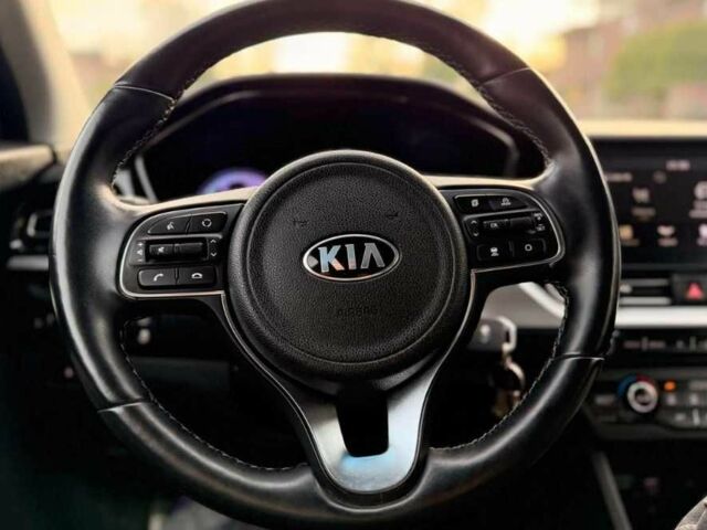 Белый Киа Niro, объемом двигателя 1.6 л и пробегом 148 тыс. км за 10000 $, фото 18 на Automoto.ua