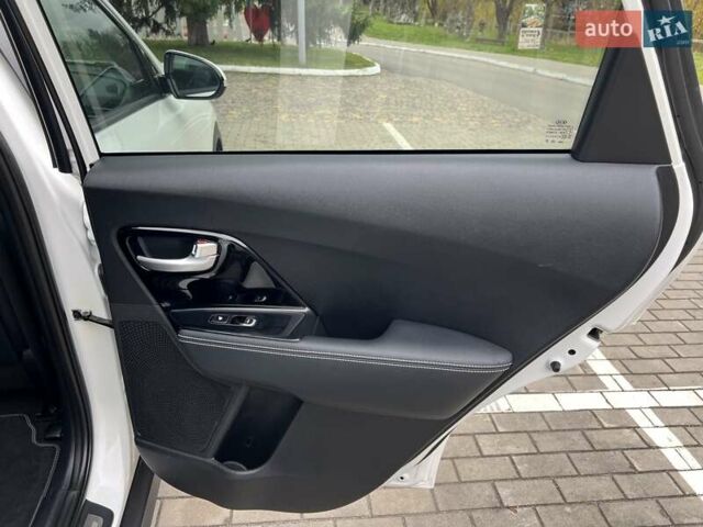 Белый Киа Niro, объемом двигателя 0 л и пробегом 146 тыс. км за 19799 $, фото 21 на Automoto.ua