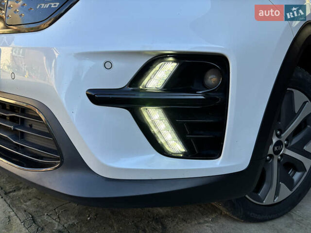 Белый Киа Niro, объемом двигателя 0 л и пробегом 117 тыс. км за 20066 $, фото 9 на Automoto.ua