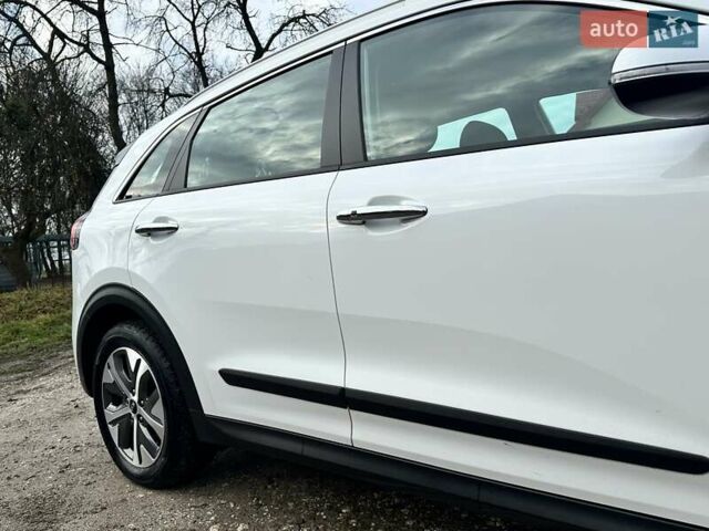 Білий Кіа Niro, об'ємом двигуна 0 л та пробігом 147 тис. км за 18800 $, фото 21 на Automoto.ua