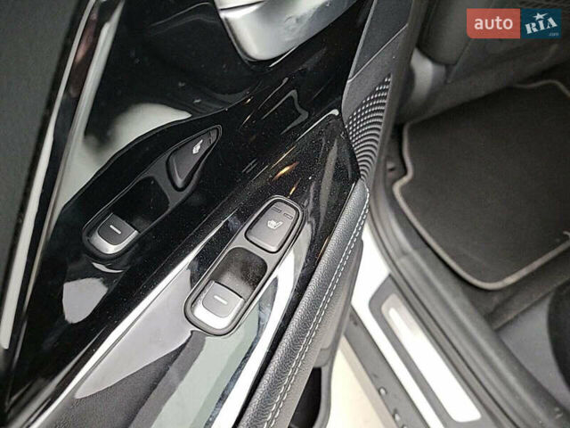 Белый Киа Niro, объемом двигателя 0 л и пробегом 117 тыс. км за 20066 $, фото 24 на Automoto.ua