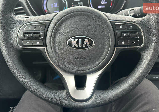 Белый Киа Niro, объемом двигателя 0 л и пробегом 150 тыс. км за 17900 $, фото 4 на Automoto.ua