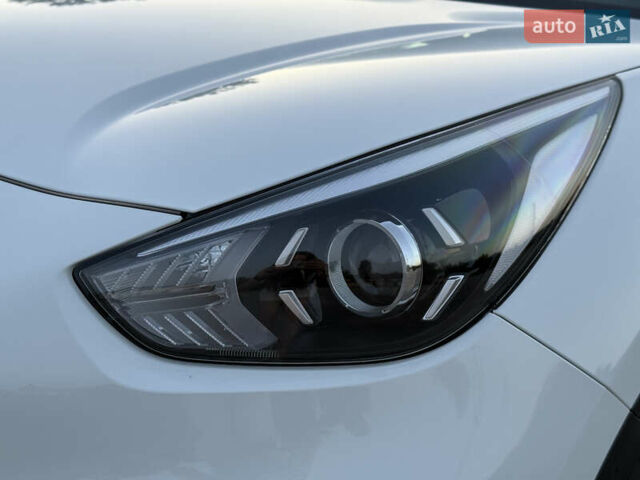 Білий Кіа Niro, об'ємом двигуна 0 л та пробігом 152 тис. км за 18500 $, фото 20 на Automoto.ua